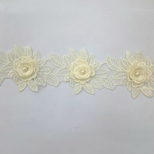 FANCY LACE TRIMMING - CREAM